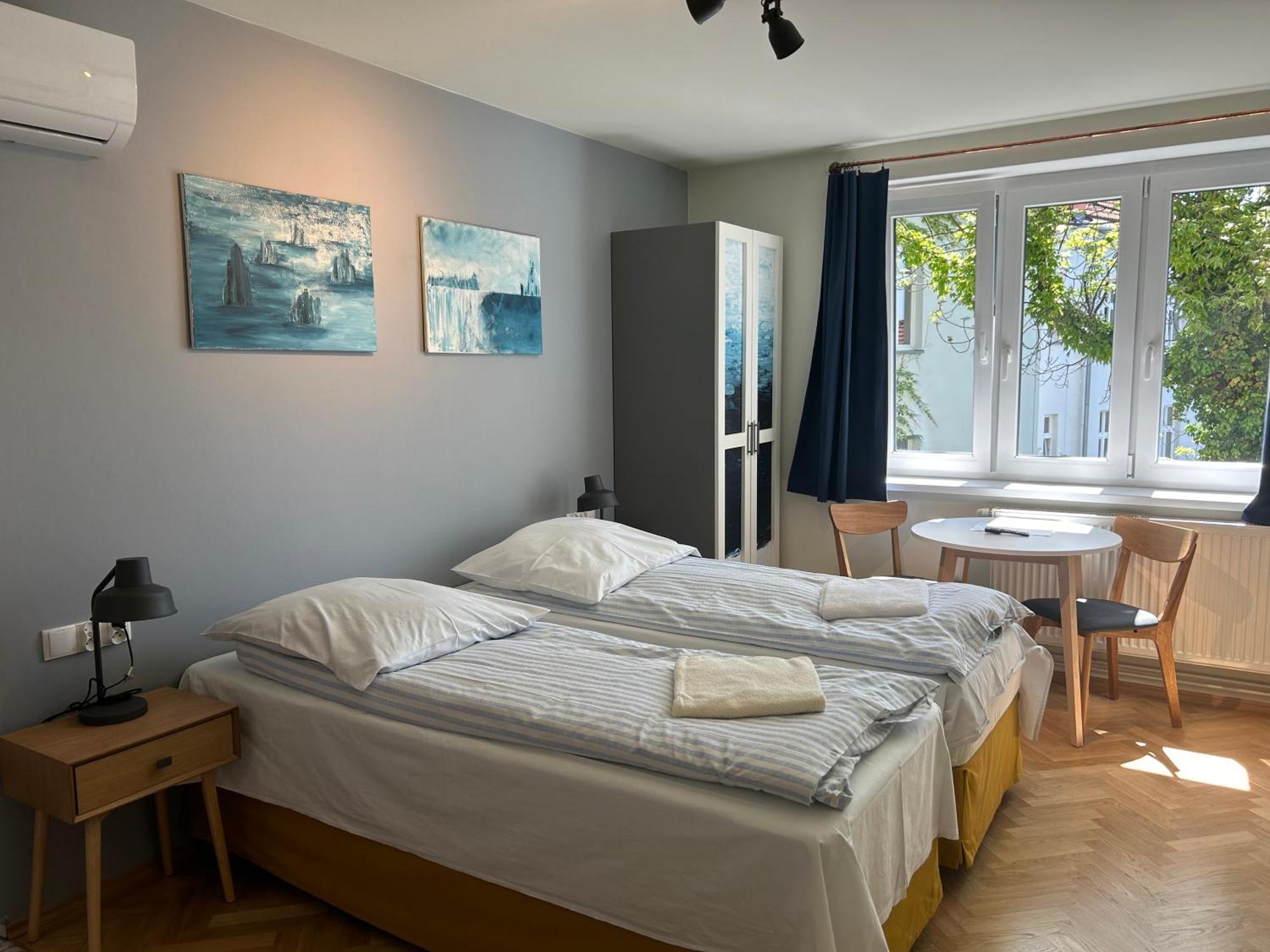 Cybulskiego Guest 3*