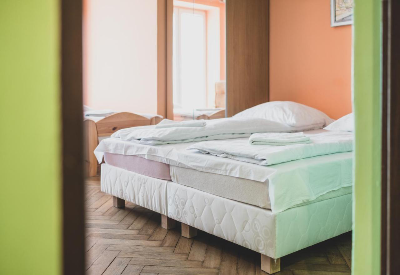 Cybulskiego Guest 3*