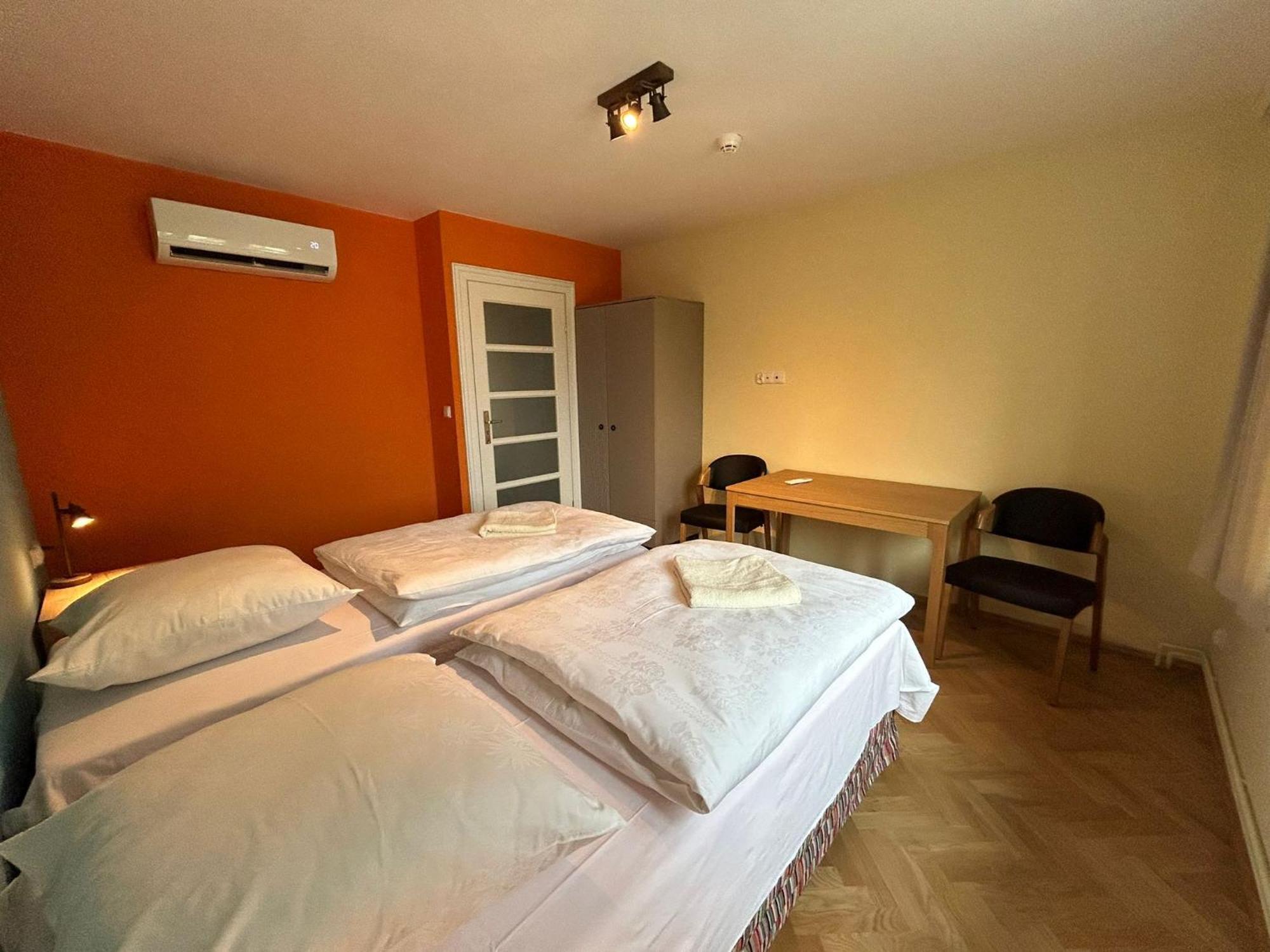 Cybulskiego Guest 3*